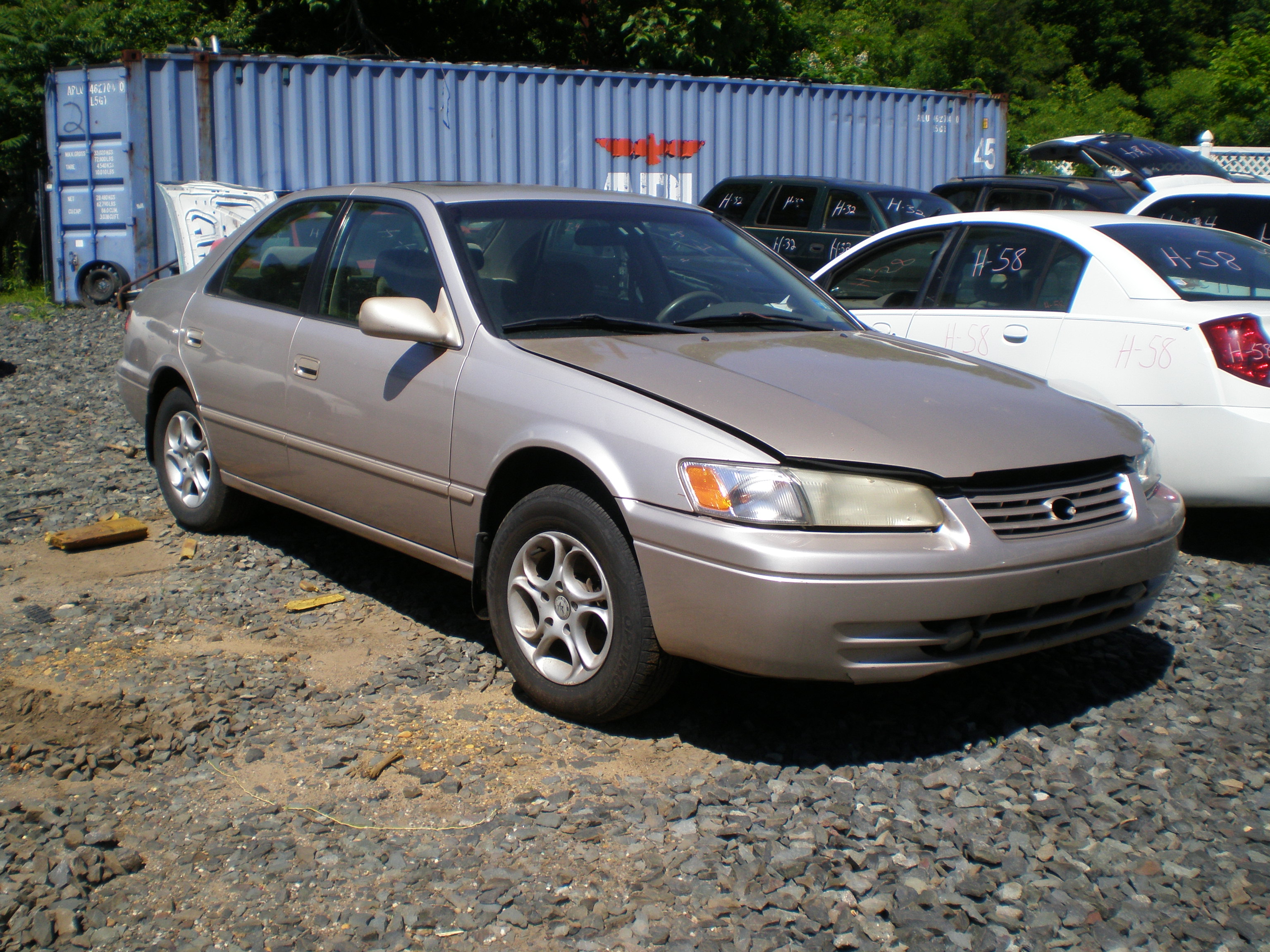 Parting Out 1998 Toyota Camry LE 4Dr 2WD Sedan I-39 | Big Junkyard